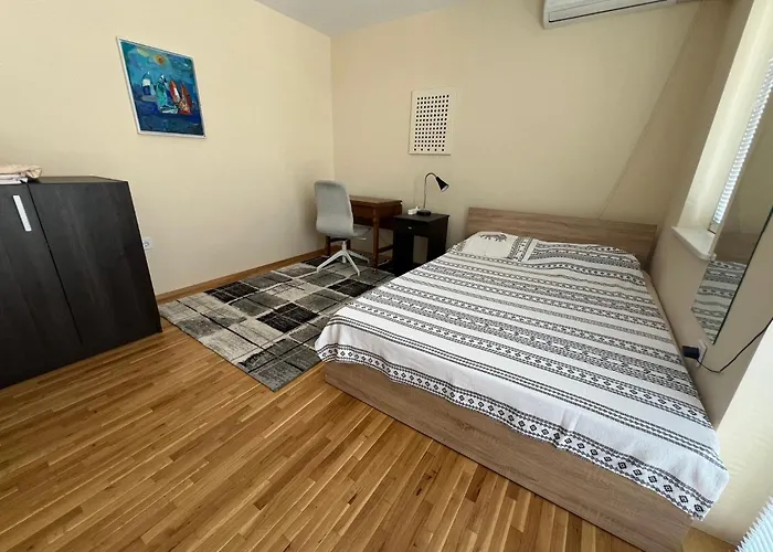 Breeze Reunion Apartment